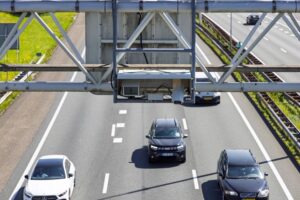 Telecamera industriale LUCID con sensore Sony STARVIS per sistemi di trasporto intelligenti e lettura targhe.